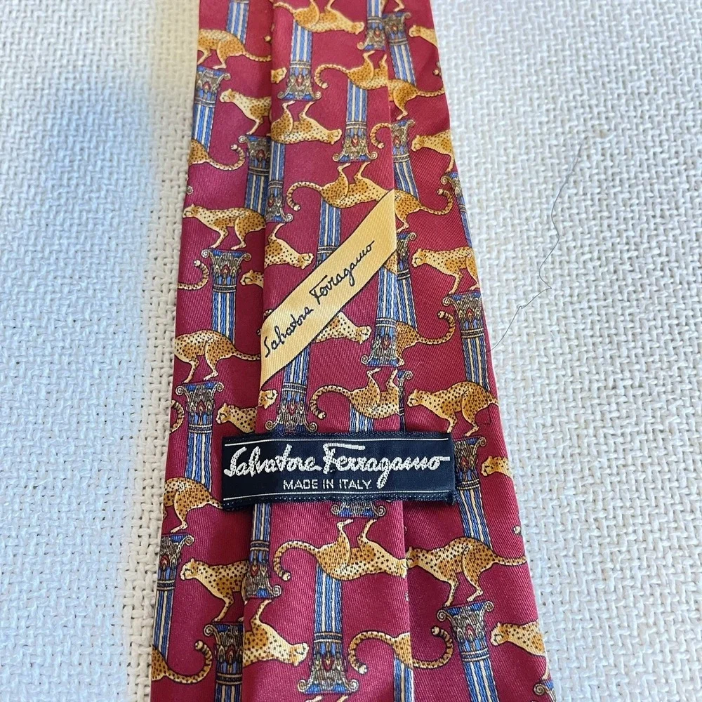 VTG SALVATORE FERRAGAMO LEOPARD CHEETAH RED SILK DRESS TIE LUXURY 3.5